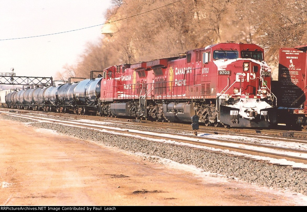 Eastbound manifest rolls through Hoffman